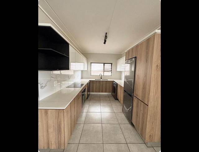 3 BEDROOM APARTMENT FOR SALE IN WATERFALL